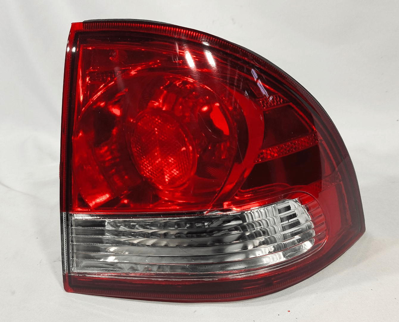 Lanterna Traseira Bicolor Lado Direito ChevroletClassic 2011 ate 2015