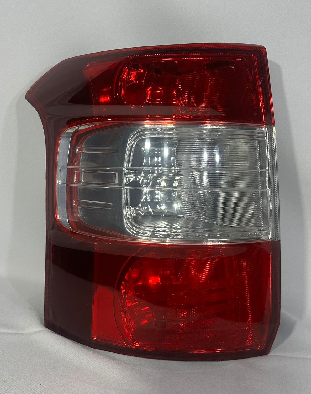 Lanterna Traseira Lado Esquerdo Bicolor Chevrolet Montana 2011 a 2026