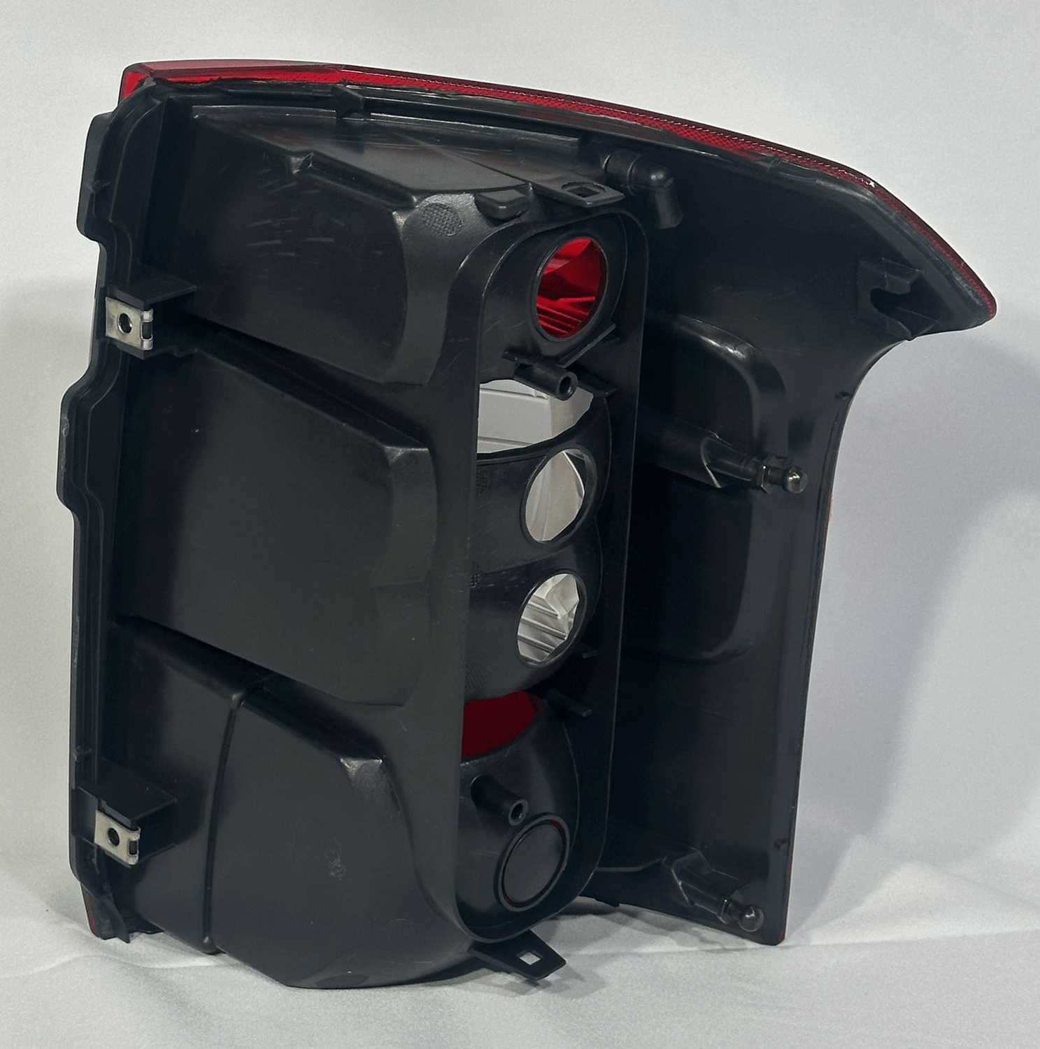 Lanterna Traseira Lado Esquerdo Bicolor Chevrolet Montana 2011 a 2026