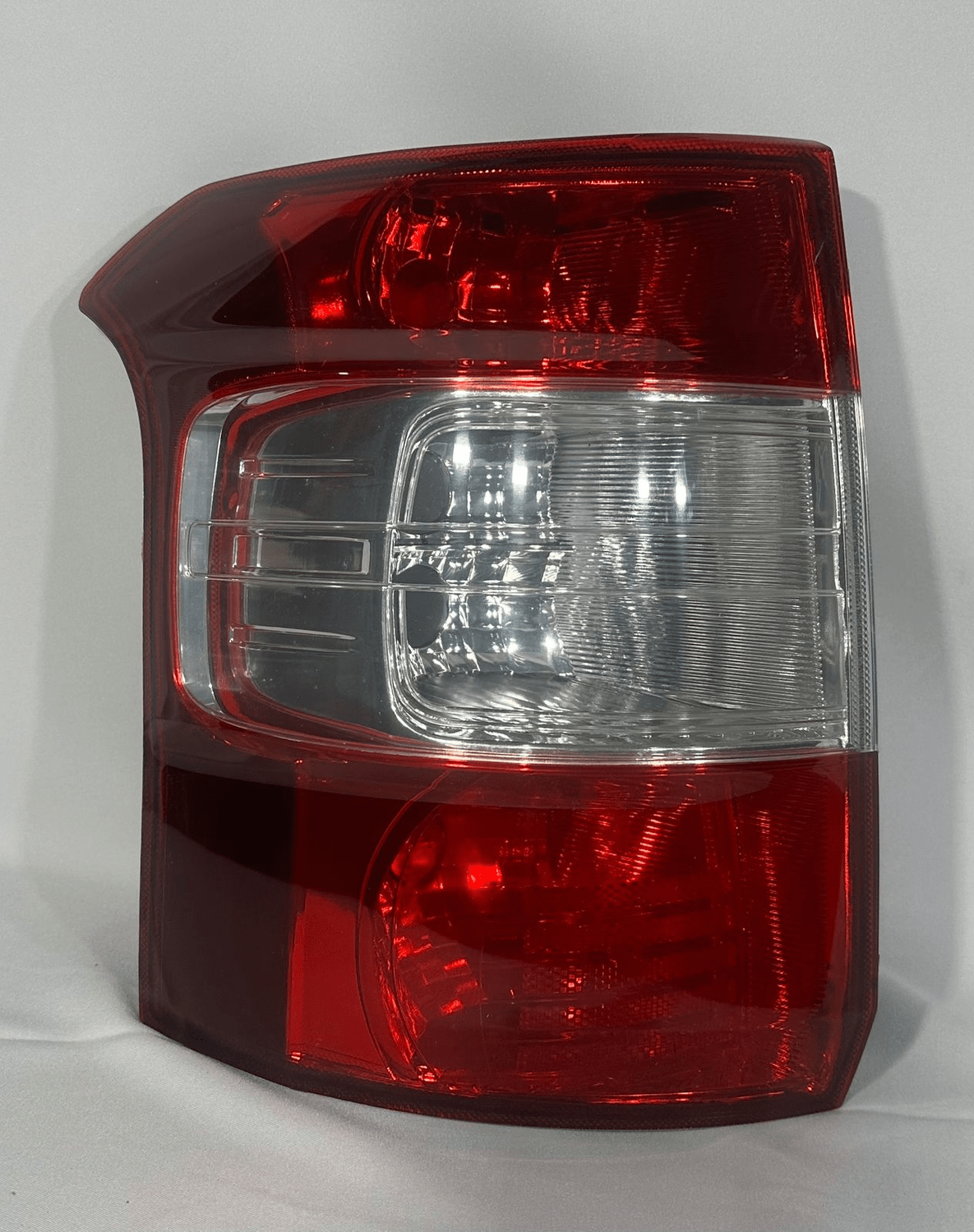 Lanterna Traseira Lado Esquerdo Bicolor Chevrolet Montana 2011 a 2026