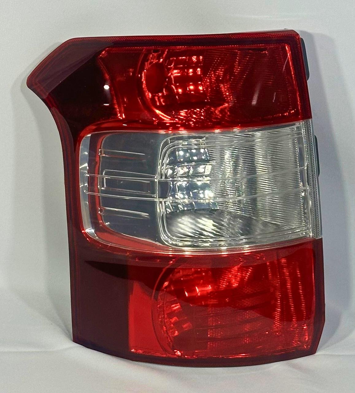 Lanterna Traseira Lado Esquerdo Bicolor Chevrolet Montana 2011 a 2026