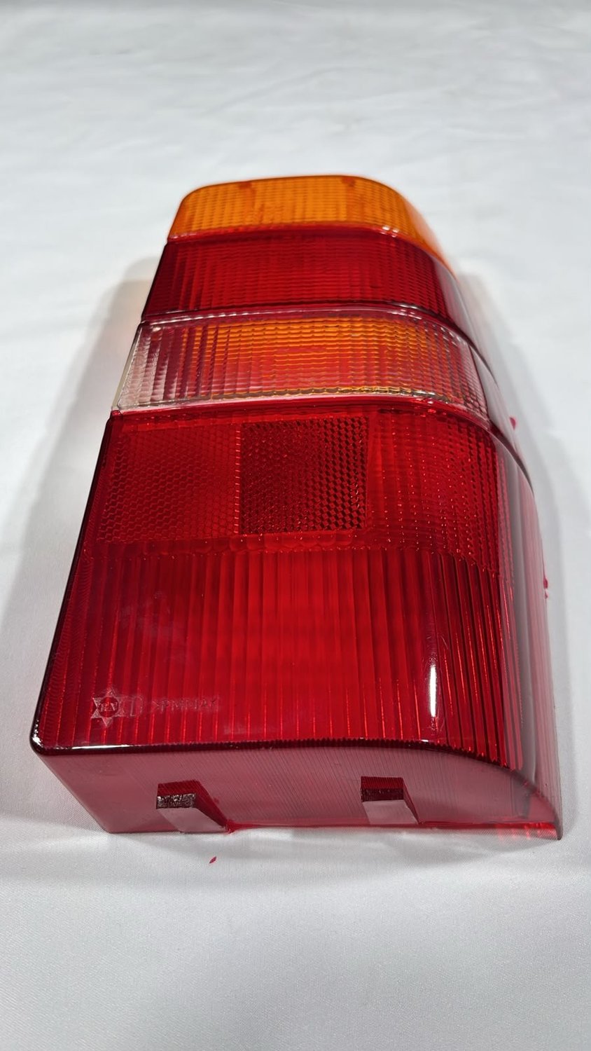 Lente de Lanterna Traseira Tricolor Fiat Fiorino/Elba (Modelo Carto) - Lado Direito 1986 a 1997