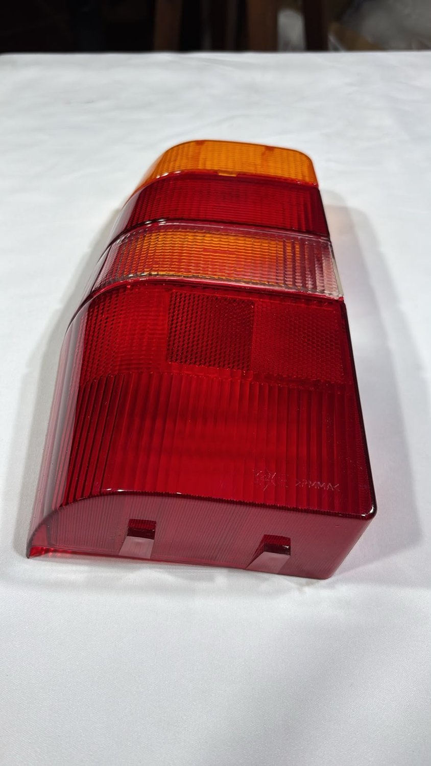 Lente de Lanterna Traseira Tricolor Fiat Fiorino/Elba (Modelo Carto) - Lado Esquerdo | 1986 a 1997