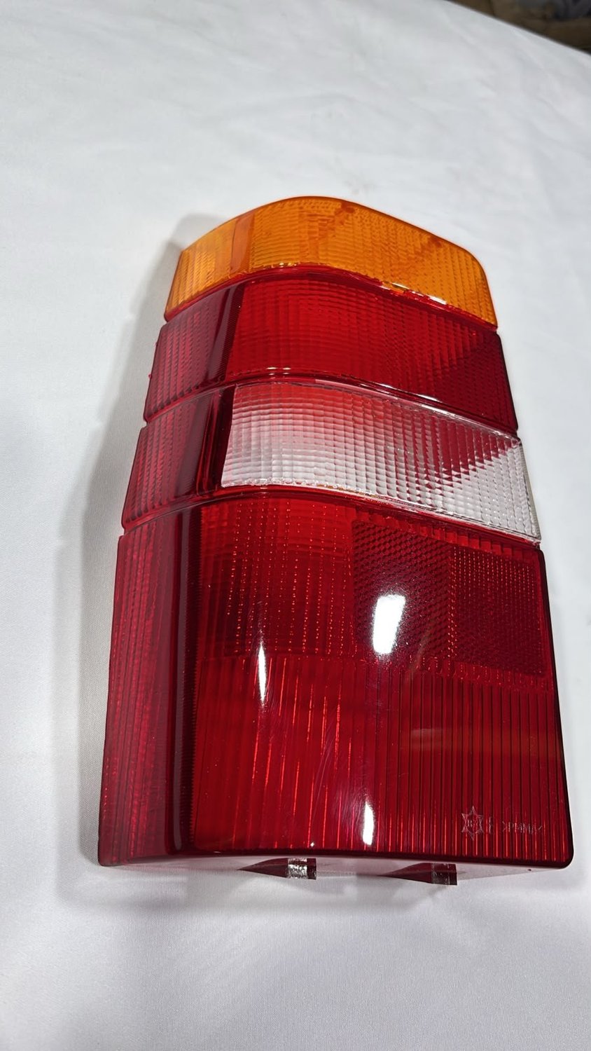 Lente de Lanterna Traseira Tricolor Fiat Fiorino/Elba (Modelo Carto) - Lado Esquerdo | 1986 a 1997