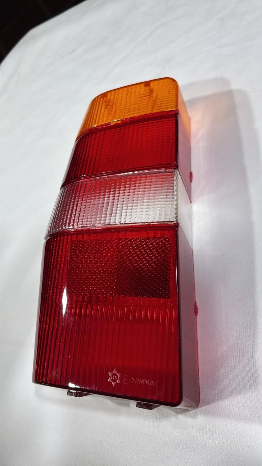 Lente de Lanterna Traseira Tricolor Fiat Fiorino/Elba (Modelo Carto) - Lado Esquerdo | 1986 a 1997