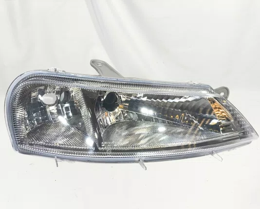Farol Chevrolet Celta Mascara Cromada Lado Direito 2000 ate 2006