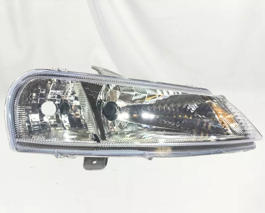 Farol Chevrolet Celta Mascara Cromada Lado Direito 2000 ate 2006