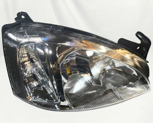 Farol Chevrolet Corsa / Montana Mascara Cromada Lado Direito 2008 ate 2012