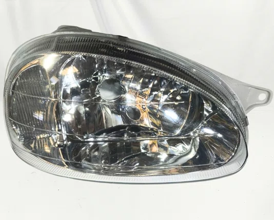 Farol de Vidro Chevrolet Corsa / Classic Mascara Cromada Cinza Lado Direito 2000 ate 2010