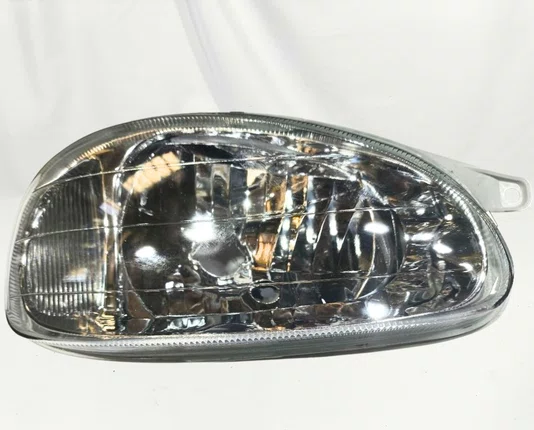 Farol de Vidro Chevrolet Corsa / Classic Mascara Cromada Cinza Lado Direito 2000 ate 2010