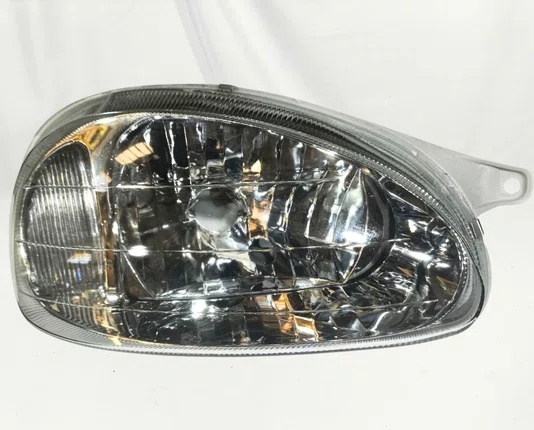 Farol de Vidro Chevrolet Corsa / Classic Mascara Cromada Cinza Lado Direito 2000 ate 2010