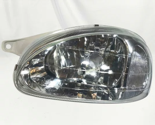 Farol de Vidro Chevrolet Corsa / Classic Mascara Cromada Cinza Lado Esquerdo 2000