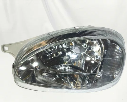 Farol de Vidro Chevrolet Corsa / Classic Mascara Cromada Cinza Lado Esquerdo 2000
