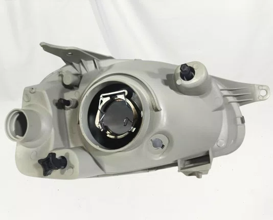 Farol de Vidro Chevrolet Corsa / Classic Mascara Cromada Cinza Lado Esquerdo 2000