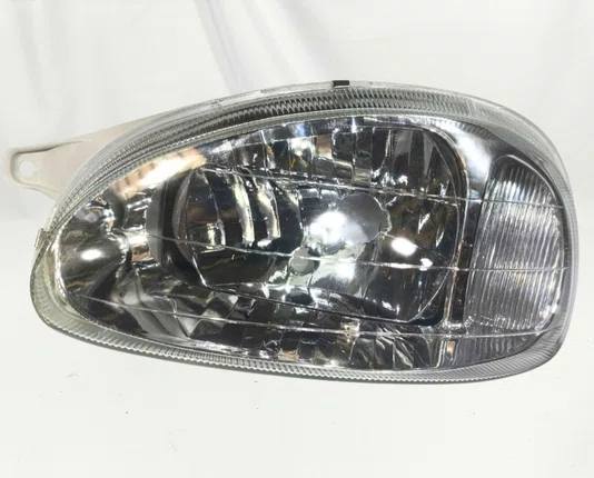 Farol de Vidro Chevrolet Corsa / Classic Mascara Cromada Cinza Lado Esquerdo 2000