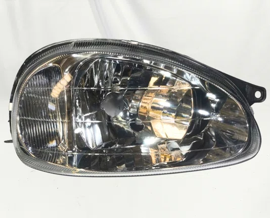 Farol de Vidro Chevrolet Corsa / Classic Mascara Cromada Preto Lado Direito 2000 ate 2010