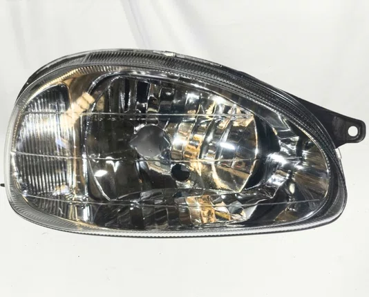 Farol de Vidro Chevrolet Corsa / Classic Mascara Cromada Preto Lado Direito 2000 ate 2010