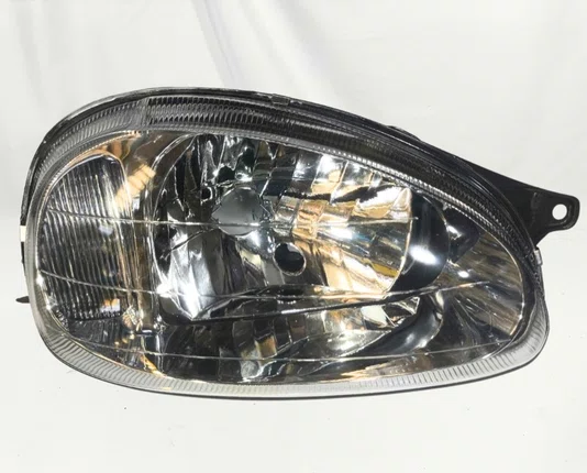 Farol de Vidro Chevrolet Corsa / Classic Mascara Cromada Preto Lado Direito 2000 ate 2010