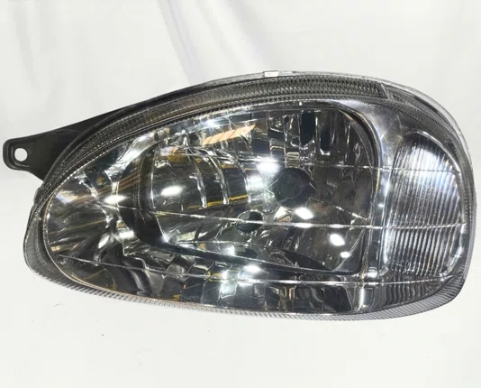 Farol de Vidro Chevrolet Corsa / Classic Mascara Cromada Preto Lado Esquerdo 2000 ate 2010