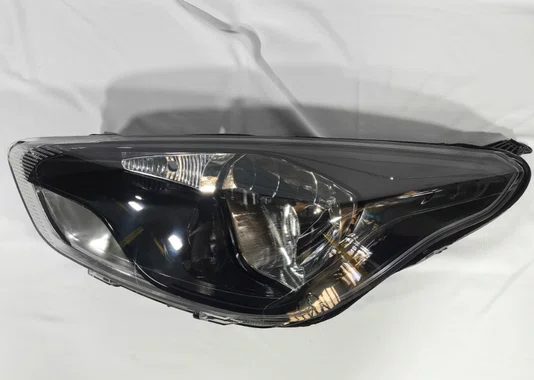 Farol Ford Ka ano 2015 ate 2018 Mascara negra Lado esquerdo (motorista)