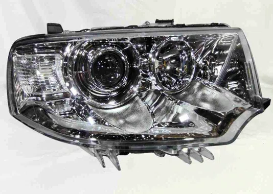Farol Mitsubishi L200 Triton 2013 a 2017 / Pajero dakar 2009 a 2015 cromado Lado direito