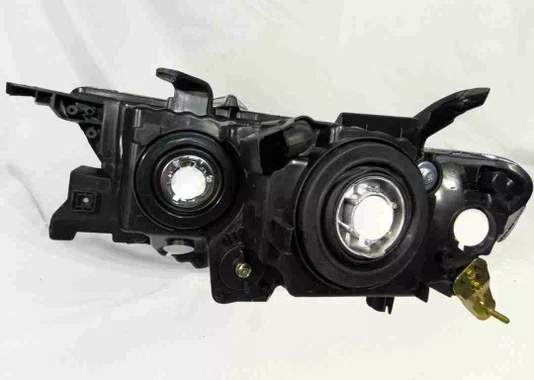 Farol Mitsubishi L200 Triton 2013 a 2017 / Pajero dakar 2009 a 2015 cromado Lado direito