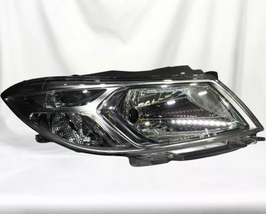 Farol Principal Onix Prisma Mascara Cromada Lado Direito 2013 ate 2018