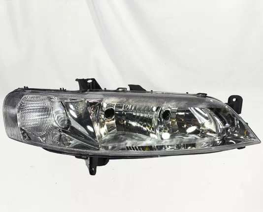 Farol Principal Chevrolet Vectra Mascara Cromada Lado Direito 2000 ate 2005