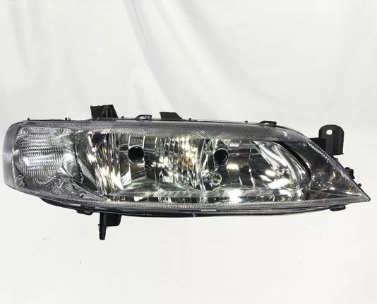 Farol Principal Chevrolet Vectra Mascara Cromada Lado Direito 2000 ate 2005