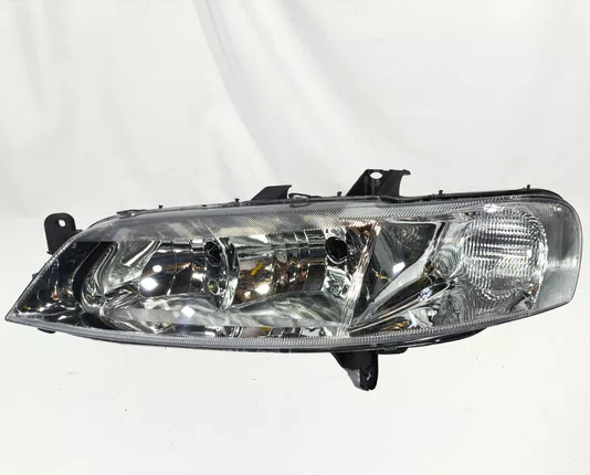 Farol Principal Chevrolet Vectra Mascara Cromada Lado Esquerdo 2000 ate 2005