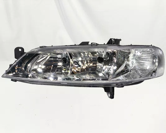 Farol Principal Chevrolet Vectra Mascara Cromada Lado Esquerdo 2000 ate 2005