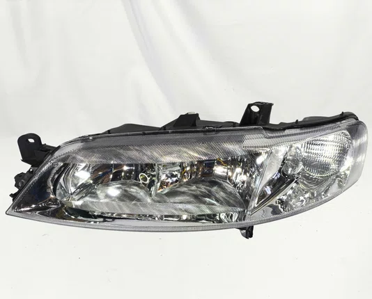 Farol Principal Chevrolet Vectra Mascara Cromada Lado Esquerdo 2000 ate 2005