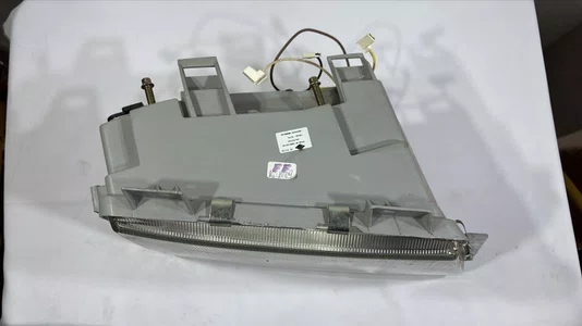 Farol Principal Dianteiro com Farol Auxiliar Integrado Lado Direito Mercedes-Benz Sprinter 95 a 02