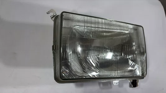 Farol Principal Dianteiro (Lado Esquerdo)  Caminho Ford Cargo