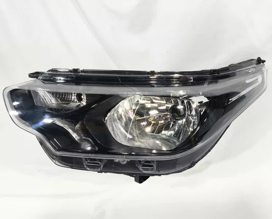 Farol Principal Fiat Strada Mascara Negra / Sem Led Lado Esquerdo de 2020 ate 2025