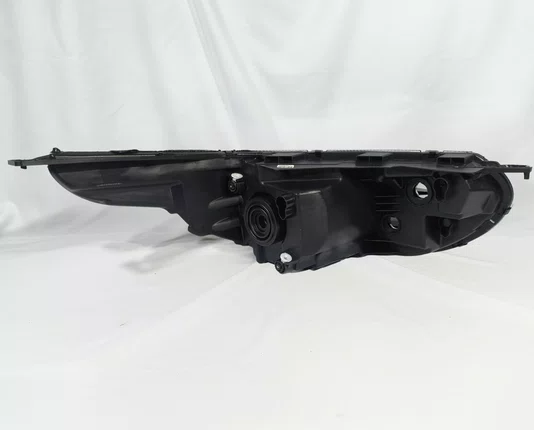 Farol Principal Fiat Strada Mascara Negra / Sem Led Lado Esquerdo de 2020 ate 2025