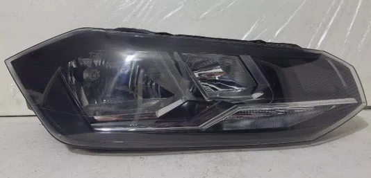 Farol VolksWagem Polo com Friso Cromado para 03 Lampada Lado Direito 2018 ate 2022.