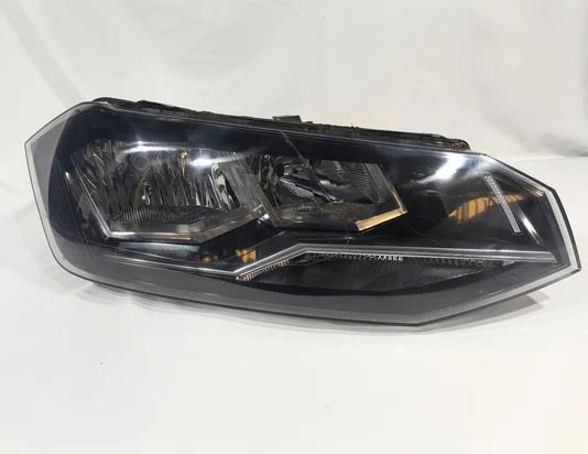 Farol VolksWagen Polo com Friso Cromado para 04 Lampada Lado Direito 2018 ate 2022.
