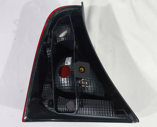 Lanterna Traseira Canto PT Lado Direito Renault Clio 2012 ate 2017