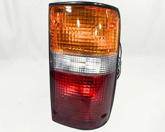 Lanterna Traseira Canto Lado Direito Toyota Hilux 2001 ate 2004