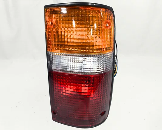Lanterna Traseira Canto Lado Direito Toyota Hilux 2001 ate 2004
