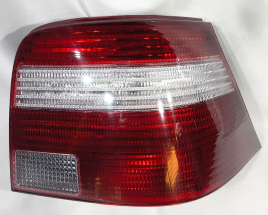 Lanterna Traseira Canto Lado Direito VolksWagem Golf 1999 ate 2007