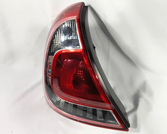 Lanterna Traseira Canto PT Lado Esquerdo Renault Clio 2012 ate 2017
