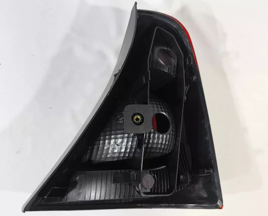 Lanterna Traseira Canto PT Lado Esquerdo Renault Clio 2012 ate 2017