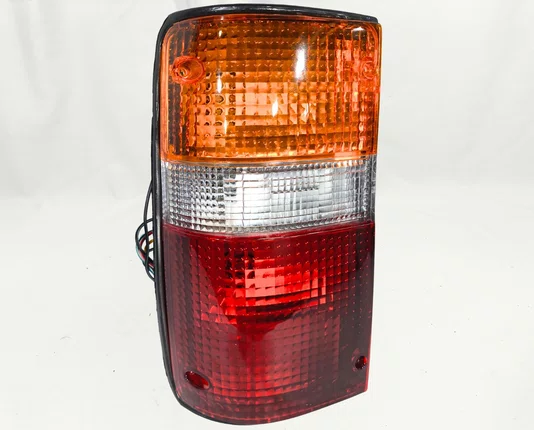 Lanterna Traseira Canto Lado Esquerdo Toyota Hilux 2001 ate 2004