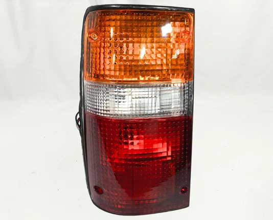 Lanterna Traseira Canto Lado Esquerdo Toyota Hilux 2001 ate 2004