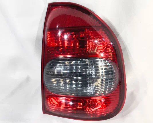 Lanterna Traseira Fum Lado Direito Chevrolet Corsa Sedan 2000 ate 2002