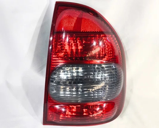 Lanterna Traseira Fum Lado Direito Chevrolet Corsa Sedan 2000 ate 2002