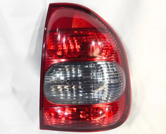 Lanterna Traseira Fum Lado Direito Chevrolet Corsa Sedan 2000 ate 2002