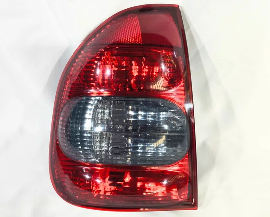 Lanterna Traseira Fum Lado Esquerdo Chevrolet Corsa Sedan 2000 ate 2002